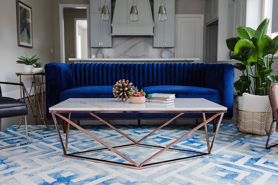 Featured image of post White Marble And Gold Coffee Table : White marble coffee table marble coffee marble factory direct carrara white oval marble top 70 ··· custom made black hexagon marble coffee table white and black marble top gold coffee table.